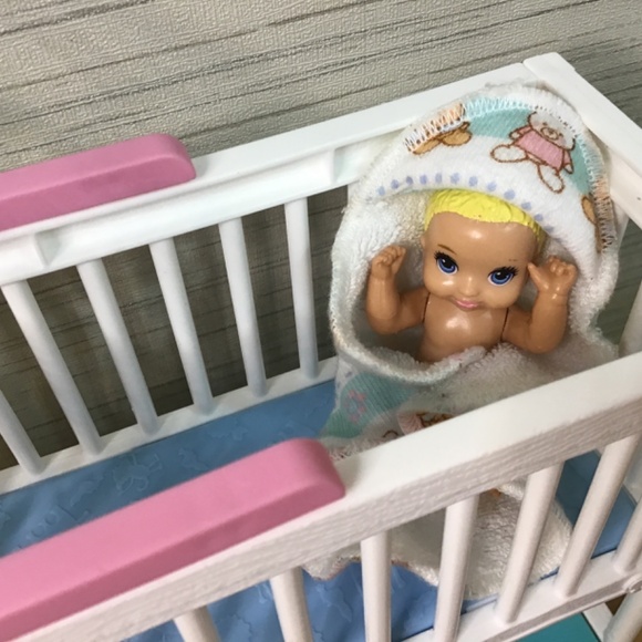 Barbie Doll and Nursery Playset - Picture 5 of 8